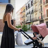 Foto de Archivo - mujer y su bebe Foto de Archivo - mujer y su bebe