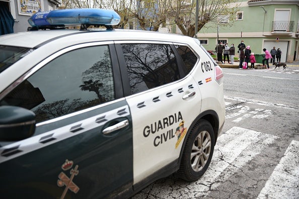Detenido el hombre que ha obligado a cortar los trenes entre Valencia y Alfafar Detenido el hombre que ha obligado a cortar los trenes entre Valencia y Alfafar
