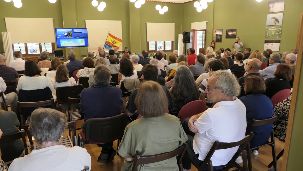 El Club Nautico de Navia estudia la publicación de un libro con las obras distinguidas. El Club Nautico de Navia estudia la publicación de un libro con las obras distinguidas.