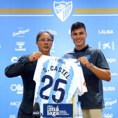 Sergio Castel, jugador del Málaga, con Loren Juarros