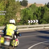 Agentes de la Guardia Civil de Tráfico. - GUARDIA CIVIL Agentes de la Guardia Civil de Tráfico. - GUARDIA CIVIL