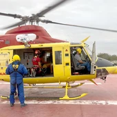 Los bomberos rescatan a un hombre herido en la Cala Racó del Corb de Altea Los bomberos rescatan a un hombre herido en la Cala Racó del Corb de Altea