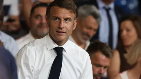 Macron insiste en seguir dialogando "por los intereses" de Francia: "La puerta está abierta" Macron insiste en seguir dialogando "por los intereses" de Francia: "La puerta está abierta"