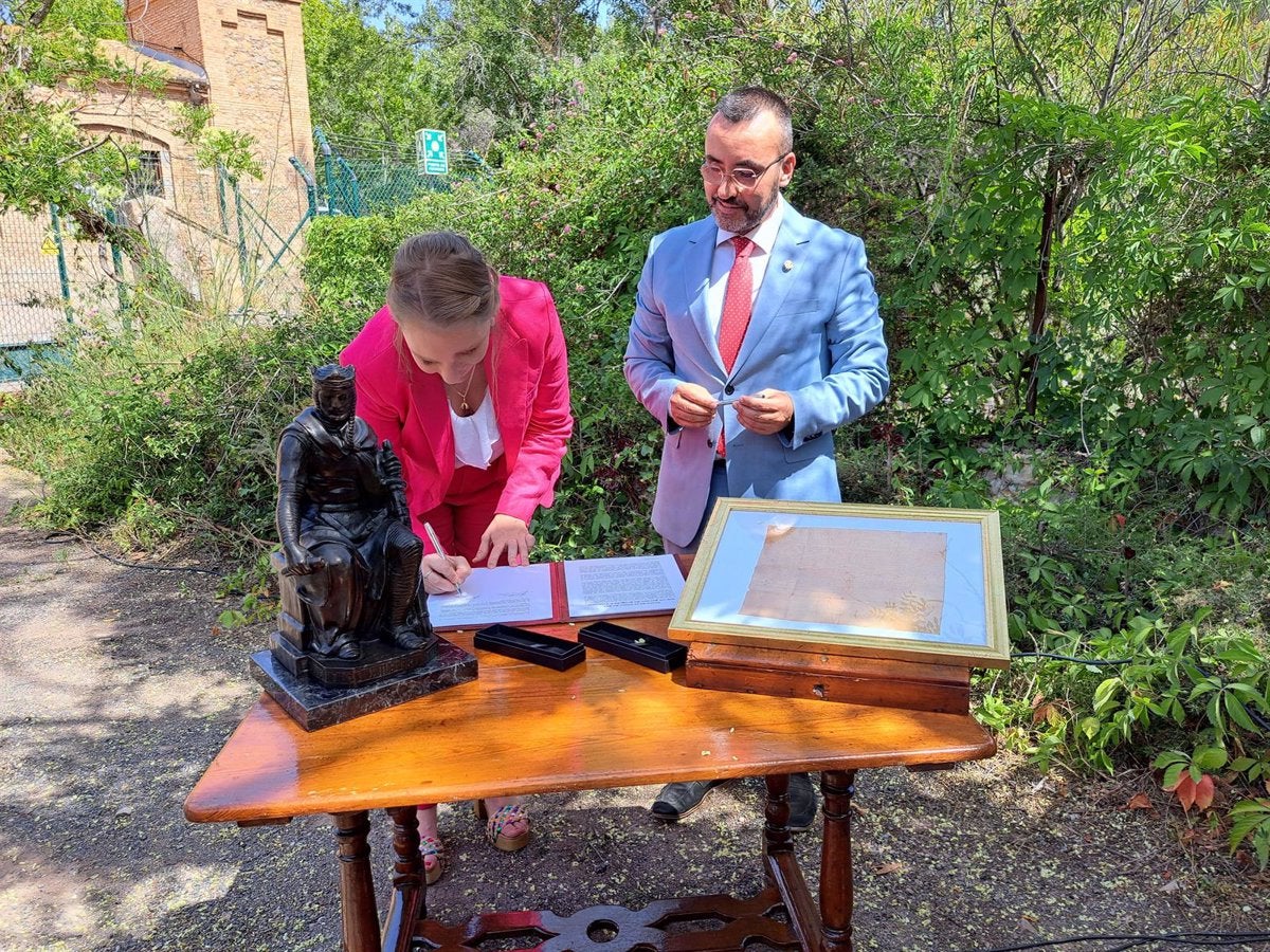 Benlloch culmina el nuevo gobierno surgido del Pacto de la Llum de Tol con la remodelación de delegaciones Benlloch culmina el nuevo gobierno surgido del Pacto de la Llum de Tol con la remodelación de delegaciones