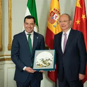 El presidente de la Junta, Juanma Moreno (i), durante su reunión con una delegación del Comité Central del Partido Comunista chino encabezada por Yin Li (d), miembro de su buró político. (Foto de archivo de mayo de 2024). - María José López - Europa Press El presidente de la Junta, Juanma Moreno (i), durante su reunión con una delegación del Comité Central del Partido Comunista chino encabezada por Yin Li (d), miembro de su buró político. (Foto de archivo de mayo de 2024). - María José López - Europa Press