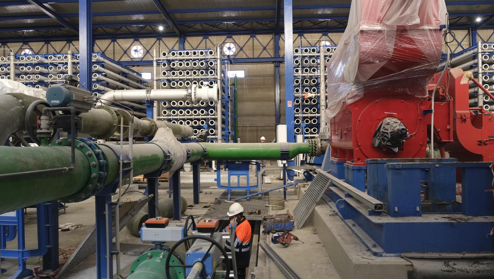 Los regantes de Níjar ya pueden tomar agua desalada de la planta Mar de Alborán Los regantes de Níjar ya pueden tomar agua desalada de la planta Mar de Alborán