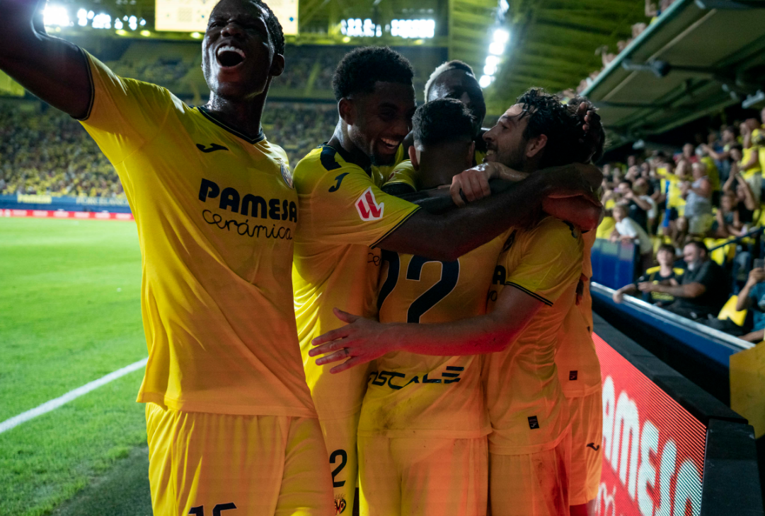 El Villarreal reina en la locura goleadora de La Cerámica para dormir como líder El Villarreal reina en la locura goleadora de La Cerámica para dormir como líder