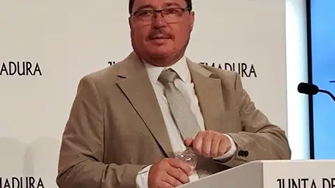 El consejero de Economía, Empleo y Transformación Digital de la Junta de Extremadura, Guillermo Santamaría, en rueda de prensa tras el Consejo de Gobierno autonómico El consejero de Economía, Empleo y Transformación Digital de la Junta de Extremadura, Guillermo Santamaría, en rueda de prensa tras el Consejo de Gobierno autonómico