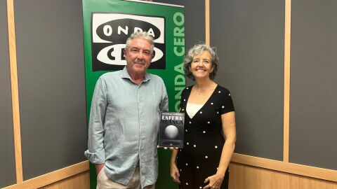 Lola Torrent junto a Manuel Avil&eacute;s