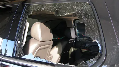 En esta foto proporcionada por la Patrulla de Carreteras de Florida, se puede ver una ventana rota del vehículo conducido por Tiger Woods durante su accidente. (Foto de la Patrulla de Carreteras de Florida a través de Getty Images) En esta foto proporcionada por la Patrulla de Carreteras de Florida, se puede ver una ventana rota del vehículo conducido por Tiger Woods durante su accidente. (Foto de la Patrulla de Carreteras de Florida a través de Getty Images)