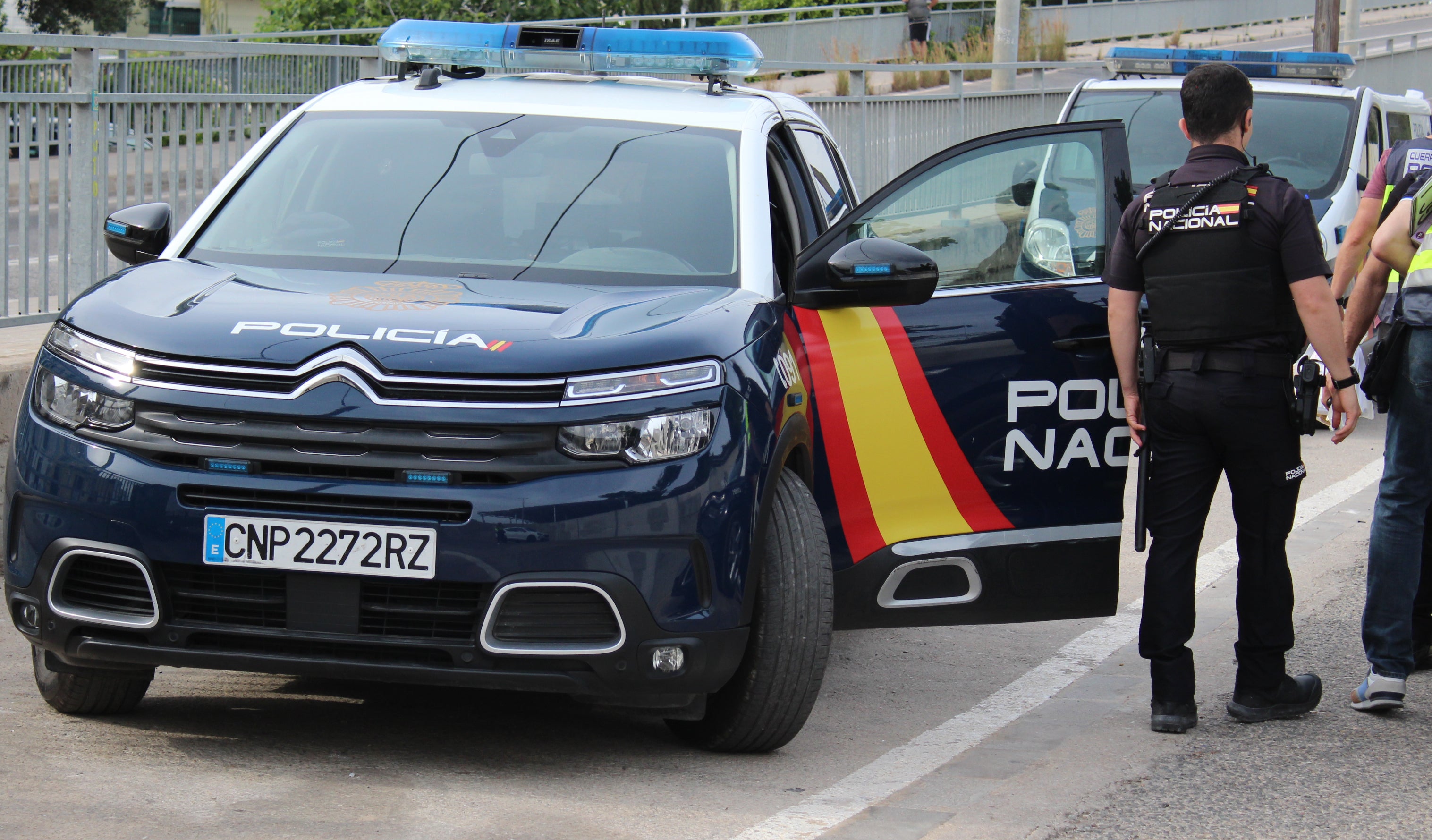 Detenidos el marido y dos de los hijos de la mujer apuñalada ayer en la plaza Manila en Alicante Detenidos el marido y dos de los hijos de la mujer apuñalada ayer en la plaza Manila en Alicante