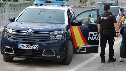 Detenidos el marido y dos de los hijos de la mujer apuñalada ayer en la plaza Manila en Alicante Detenidos el marido y dos de los hijos de la mujer apuñalada ayer en la plaza Manila en Alicante