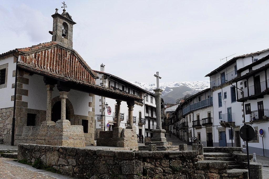 Candelario, un pueblo de origen asturiano rico por su industria chacinera Candelario, un pueblo de origen asturiano rico por su industria chacinera