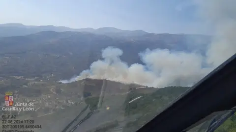 El incendio forestal de El Raso (Ávila) afecta ya al sitio arqueológico de castro vetón El incendio forestal de El Raso (Ávila) afecta ya al sitio arqueológico de castro vetón