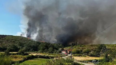Incendio Forestal en Oseira (Cea)-Ourense Incendio Forestal en Oseira (Cea)-Ourense