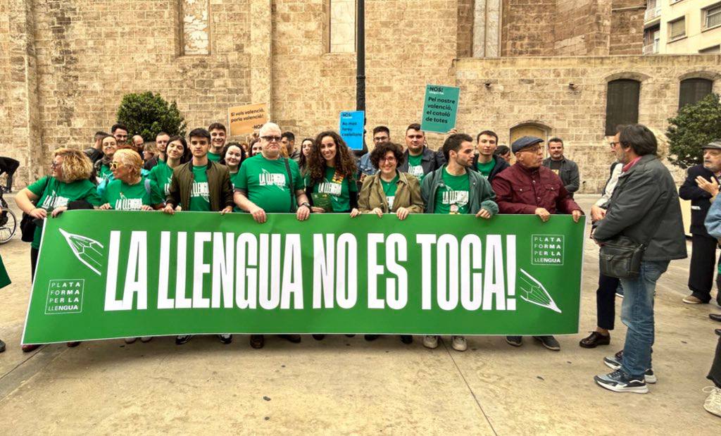 Plataforma per la Llengua denuncia una "discriminación sistemática del valenciano" por parte del Consell Plataforma per la Llengua denuncia una "discriminación sistemática del valenciano" por parte del Consell