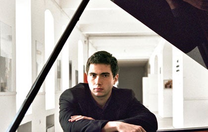 El Festival de 'Música a la llum de la lluna' de L'Albir cierra con un recital de piano con el premiado Emil Ribarski El Festival de 'Música a la llum de la lluna' de L'Albir cierra con un recital de piano con el premiado Emil Ribarski