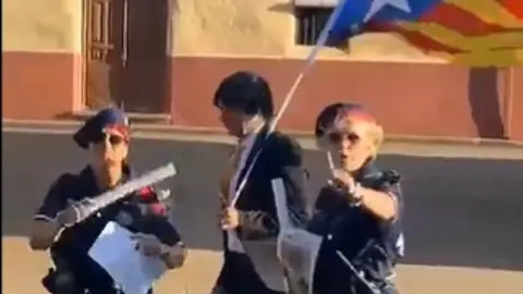 'Puigdemont' triunfa en las fiestas de Laguna de Negrillos 'Puigdemont' triunfa en las fiestas de Laguna de Negrillos