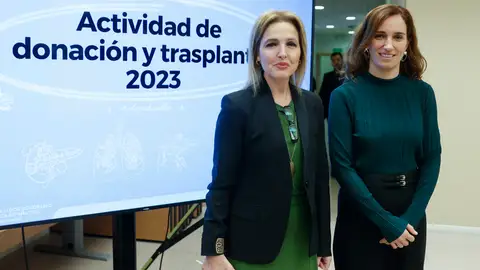 La ministra de Sanidad, Mónica García (d), y la directora general de la Organización Nacional de Trasplantes (ONT), Beatriz Domínguez-Gil, en una imagen de archivo. EFE/ Mariscal La ministra de Sanidad, Mónica García (d), y la directora general de la Organización Nacional de Trasplantes (ONT), Beatriz Domínguez-Gil, en una imagen de archivo. EFE/ Mariscal