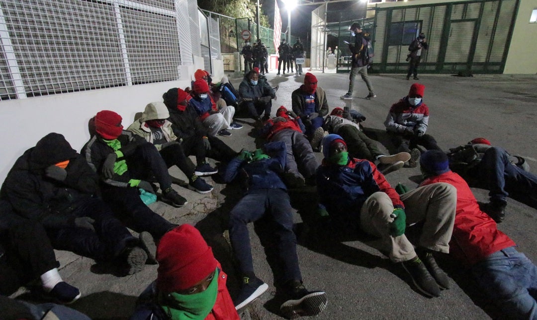 Tertulia: ¿La gira de Sánchez por países africanos resolverá la crisis migratoria? Tertulia: ¿La gira de Sánchez por países africanos resolverá la crisis migratoria?