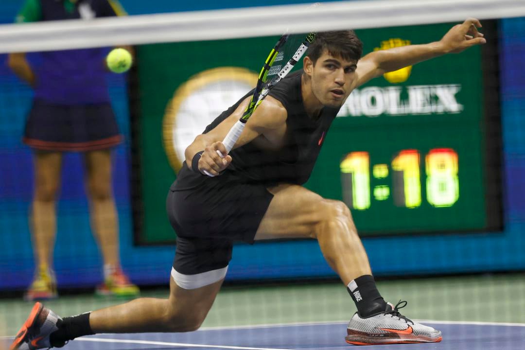 Alcaraz avanza en cuatro set Alcaraz avanza en cuatro set