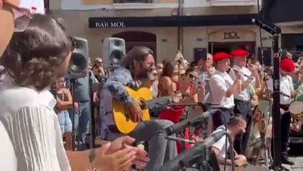 Pepe Habichuela y Josemi Carmona junto al grupo Duguna Iruñeko Dantzariak / Dantzaris de Pamplona, han abierto hoy la sección de balcones y plazas del Festival Flamenco On Fire Pepe Habichuela y Josemi Carmona junto al grupo Duguna Iruñeko Dantzariak / Dantzaris de Pamplona, han abierto hoy la sección de balcones y plazas del Festival Flamenco On Fire