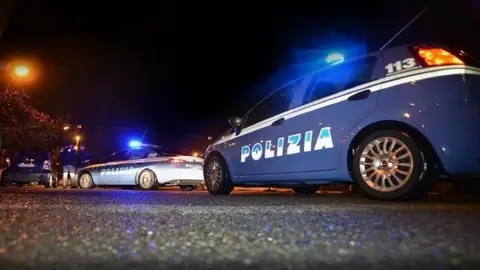Coche de policía italiana Coche de policía italiana
