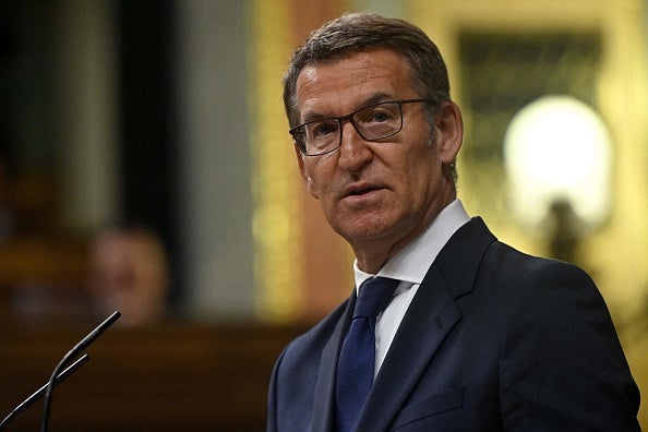 Feijóo critica a Sánchez en su viaje a África por promocionar España como "destino" durante "la peor crisis de migración irregular" Feijóo critica a Sánchez en su viaje a África por promocionar España como "destino" durante "la peor crisis de migración irregular"