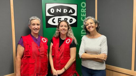 Marta Mar&iacute;n y Pilar, junto a Lola Torrent