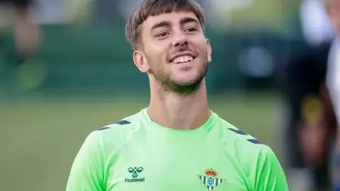 Iker Losada en un entrenamiento con el Betis Iker Losada en un entrenamiento con el Betis