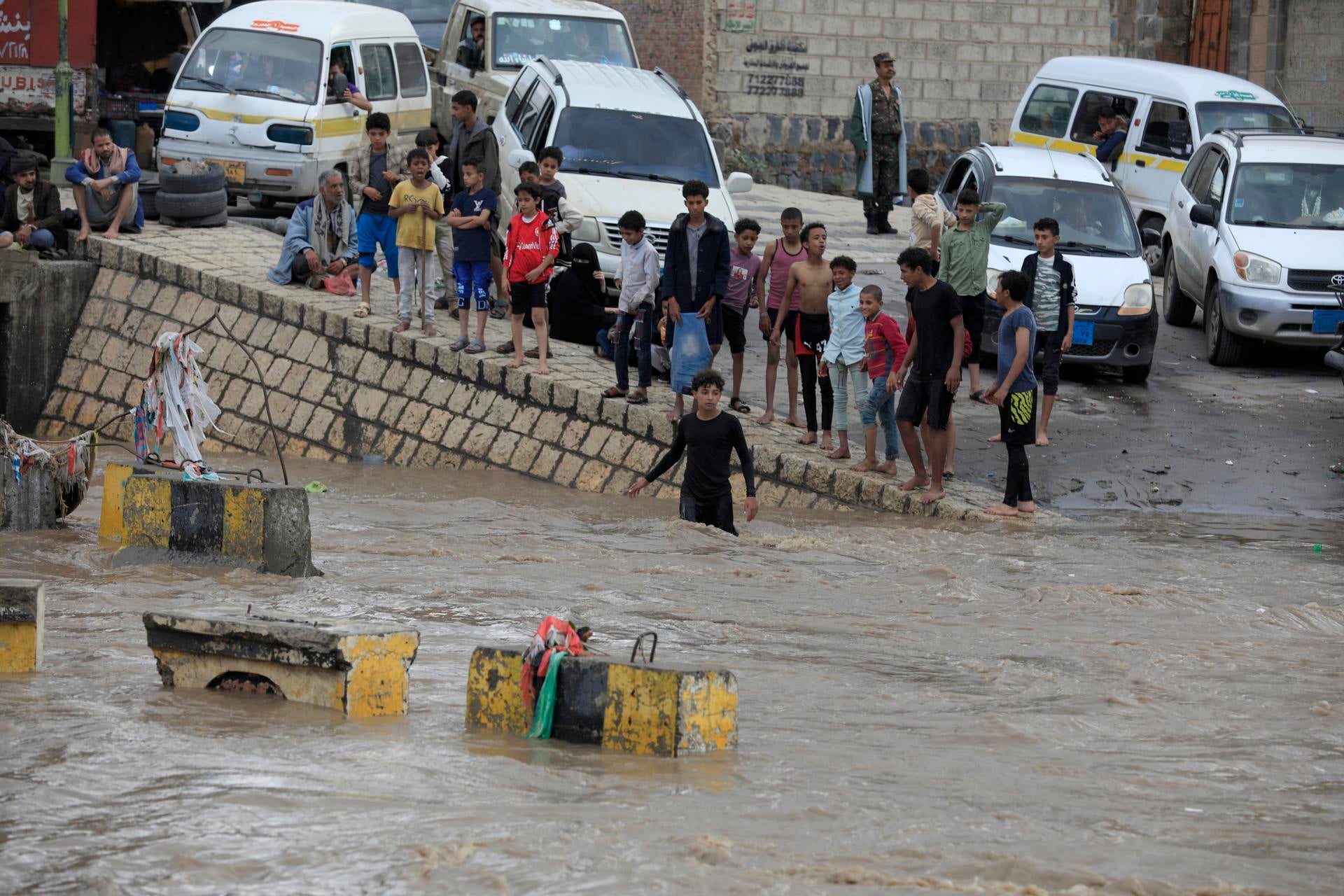 Al menos 33 muertos tras el derrumbe de una presa por las inundaciones en norte del Yemen Al menos 33 muertos tras el derrumbe de una presa por las inundaciones en norte del Yemen
