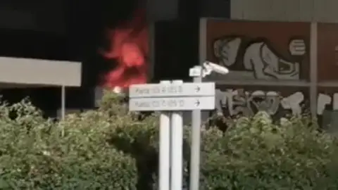 Un incendio calcina dos pabellones de una empresa cárnica en Vitoria Un incendio calcina dos pabellones de una empresa cárnica en Vitoria