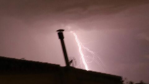 Tormenta el&eacute;ctrica en Granada desde Og&iacute;jares