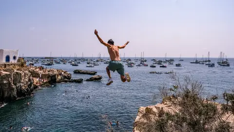 Los habitantes de la isla de Tabarca desean menos turistas en agosto y que lleguen más visitantes a lo largo del año Los habitantes de la isla de Tabarca desean menos turistas en agosto y que lleguen más visitantes a lo largo del año