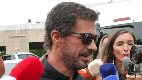 El actor Rodolfo Sancho en las puertas del Tribunal Provincial de Samui, en el sur de Tailandia. El actor Rodolfo Sancho en las puertas del Tribunal Provincial de Samui, en el sur de Tailandia.