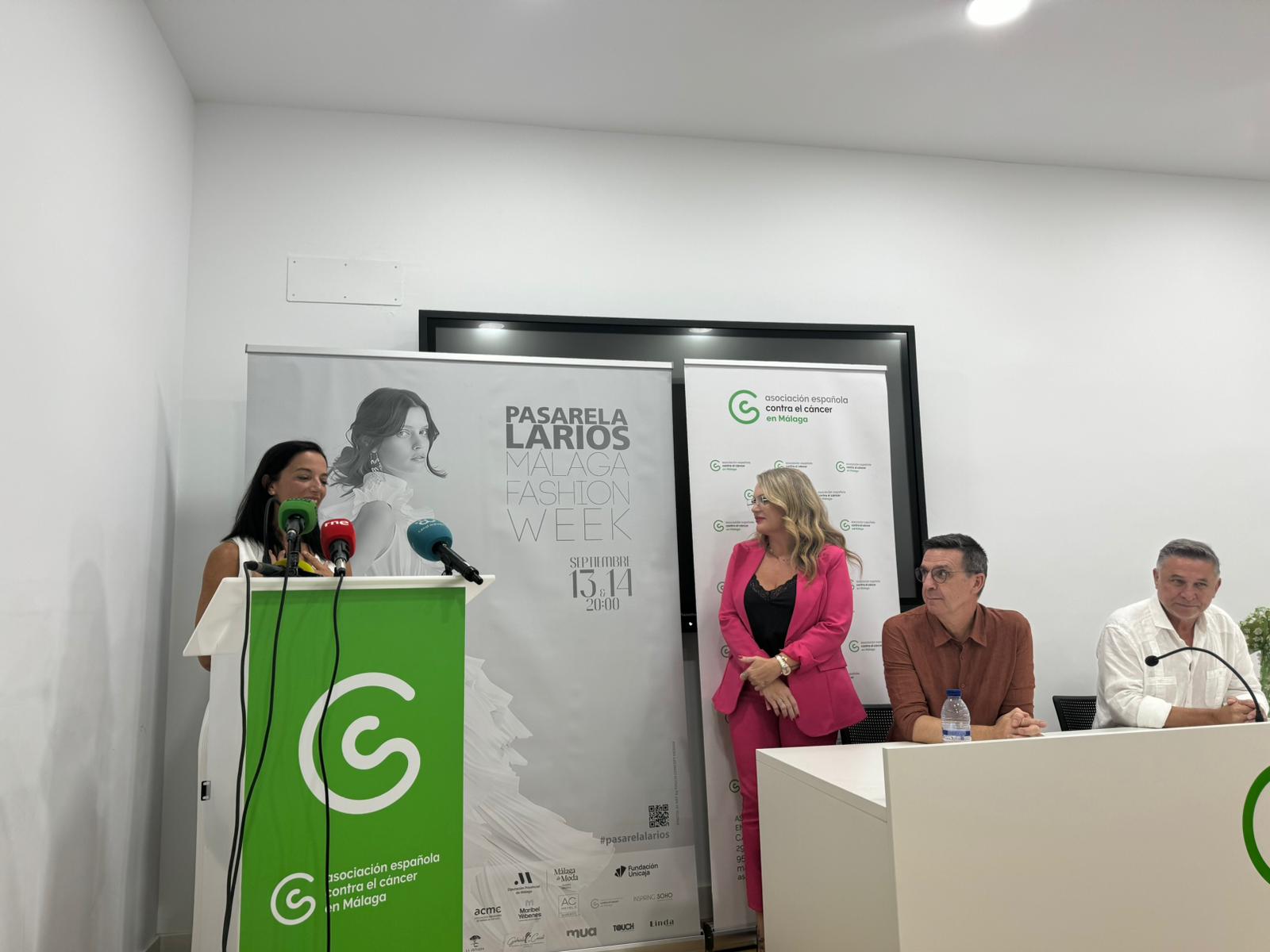 Presentación del desfile de la Asociación Española Contra el Cáncer en Málaga Presentación del desfile de la Asociación Española Contra el Cáncer en Málaga