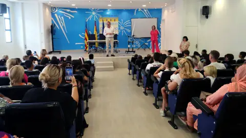 Benidorm entrega sus diplomas a los 77 alumnos que han participado este verano en el Programa de Apoyo Educativo Benidorm entrega sus diplomas a los 77 alumnos que han participado este verano en el Programa de Apoyo Educativo