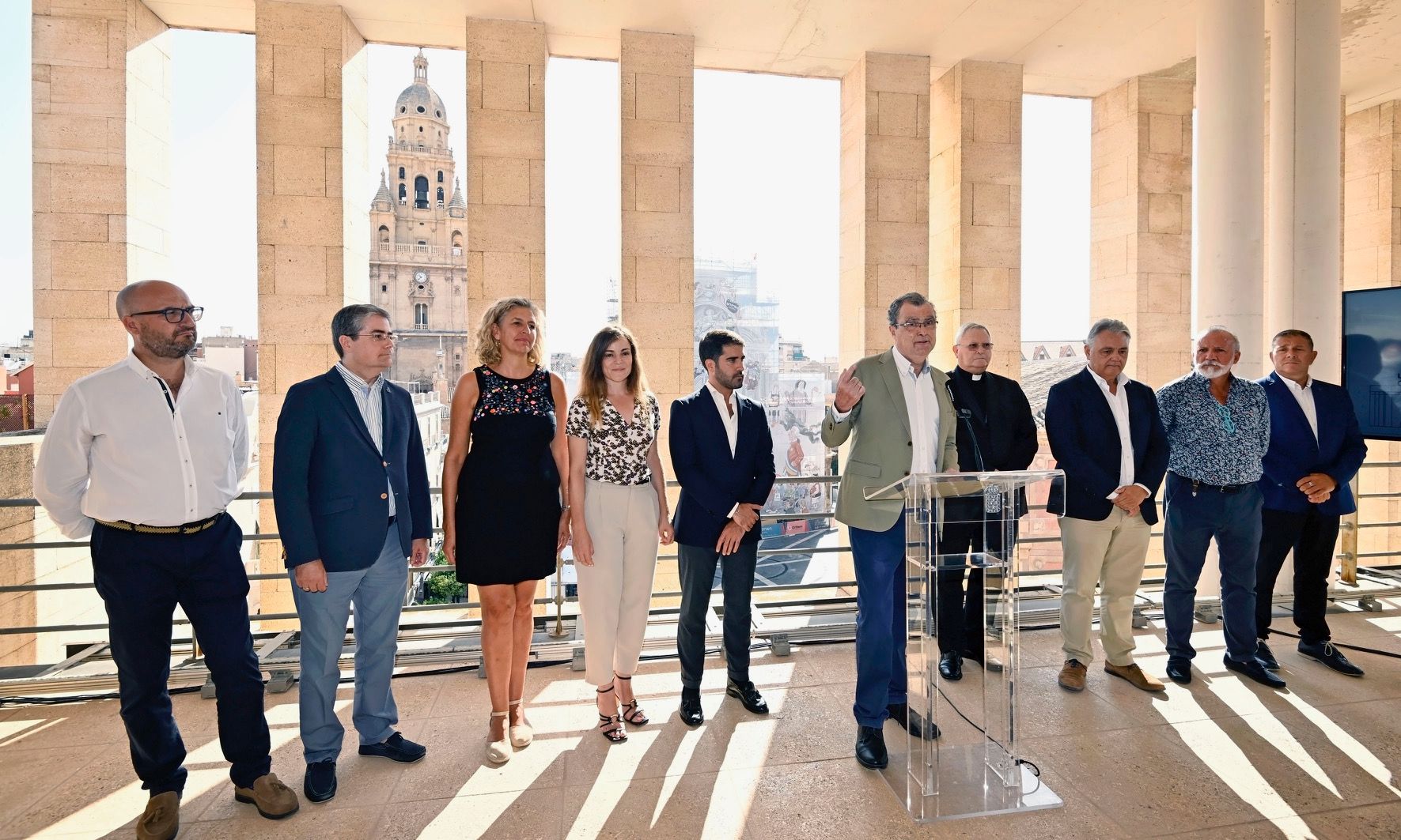 La lona que cubre la fachada de la Catedral se retirará el próximo lunes tras las obras de rehabilitación La lona que cubre la fachada de la Catedral se retirará el próximo lunes tras las obras de rehabilitación