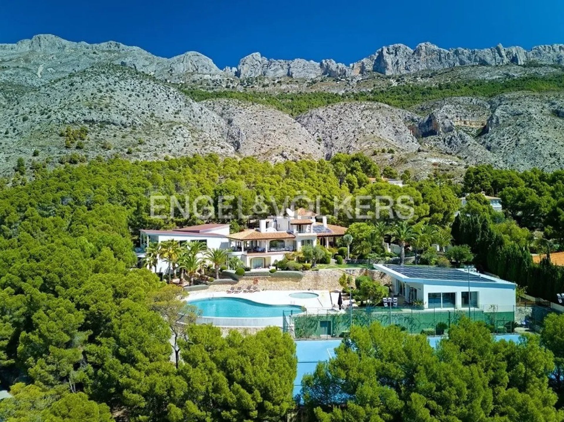 La vivienda más cara de la Comunitat es un chalé de lujo en Altea a la venta por casi 10 millones La vivienda más cara de la Comunitat es un chalé de lujo en Altea a la venta por casi 10 millones