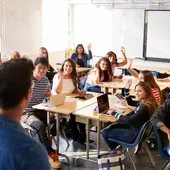 Una clase con alumnos adolescentes Una clase con alumnos adolescentes