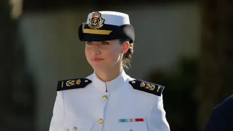 La princesa Leonor, durante una ceremonia este jueves en la Escuela Naval Militar de Marín. La princesa Leonor, durante una ceremonia este jueves en la Escuela Naval Militar de Marín.