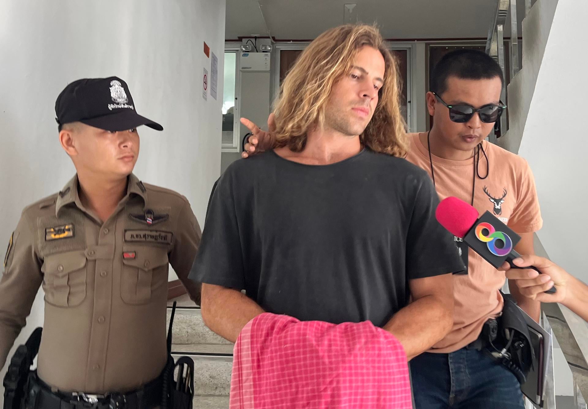 Daniel Sancho habla sobre su día a día en la cárcel de Surat Thani: "La atmósfera es opresiva y está masificada" Daniel Sancho habla sobre su día a día en la cárcel de Surat Thani: "La atmósfera es opresiva y está masificada"