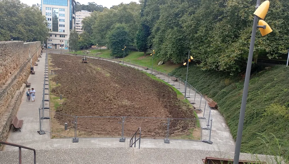 Obras de resembrado en el Paseo de los Puentes Obras de resembrado en el Paseo de los Puentes