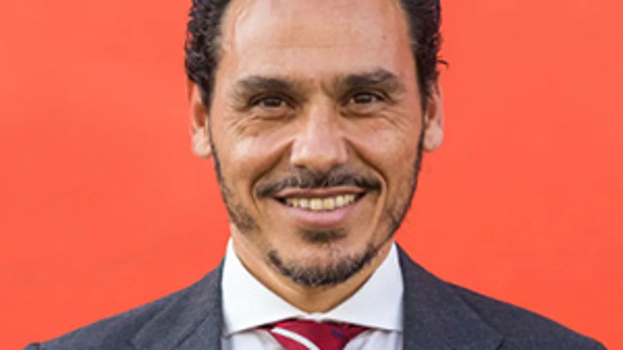 José María del Nido Carrasco en la foto oficial del club