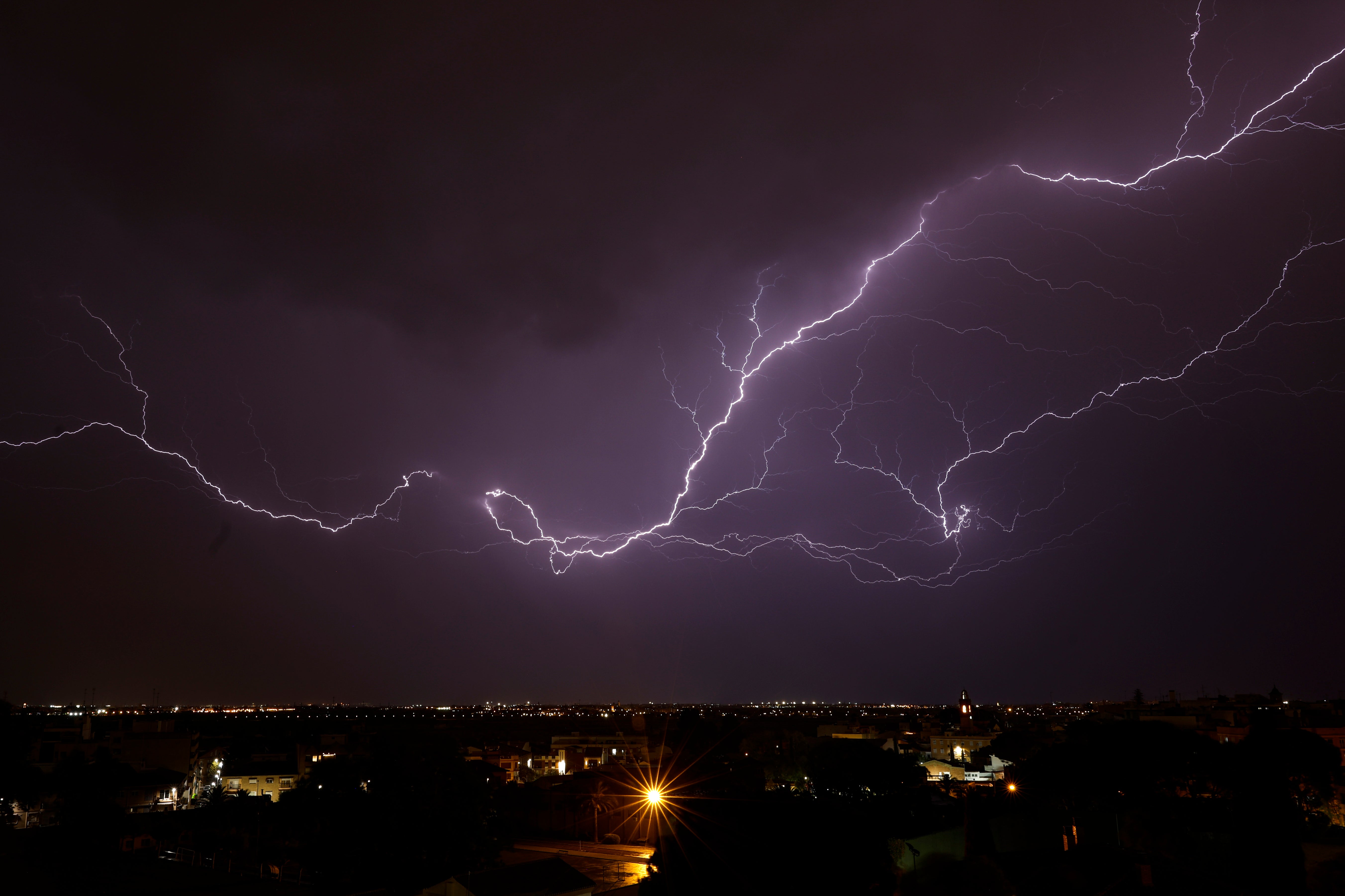 Alerta amarilla por tormentas muy fuertes en el interior de Valencia y Castellón Alerta amarilla por tormentas muy fuertes en el interior de Valencia y Castellón