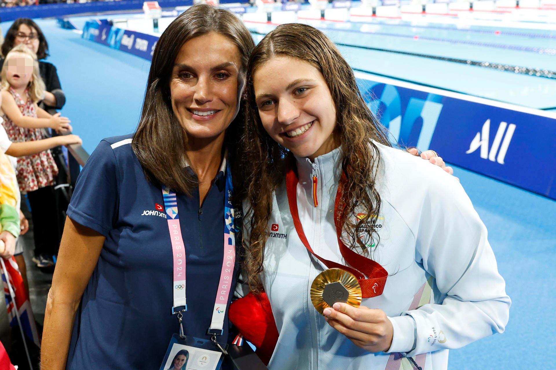 El ciclista español Ricardo Ten posa con la medalla de bronce en la prueba de persecución de 3000 metros. El ciclista español Ricardo Ten posa con la medalla de bronce en la prueba de persecución de 3000 metros.