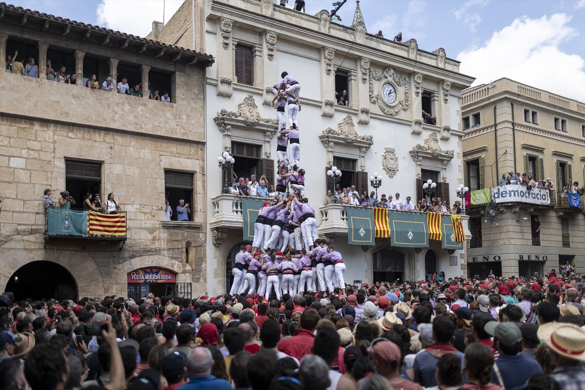 Una niña castellera, herida grave tras sufrir una caída en la Diada de Sant Fèlix Una niña castellera, herida grave tras sufrir una caída en la Diada de Sant Fèlix
