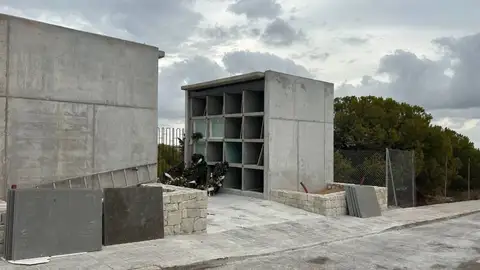 Imagen de archivo de nichos en el cementerio de San Agatángelo. Imagen de archivo de nichos en el cementerio de San Agatángelo.