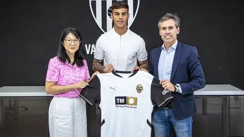 Enzo Barrenetxea, nuevo jugador del Valencia CF Enzo Barrenetxea, nuevo jugador del Valencia CF