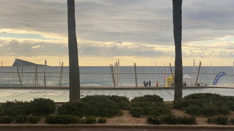 Isla de Benidorm con lluvia